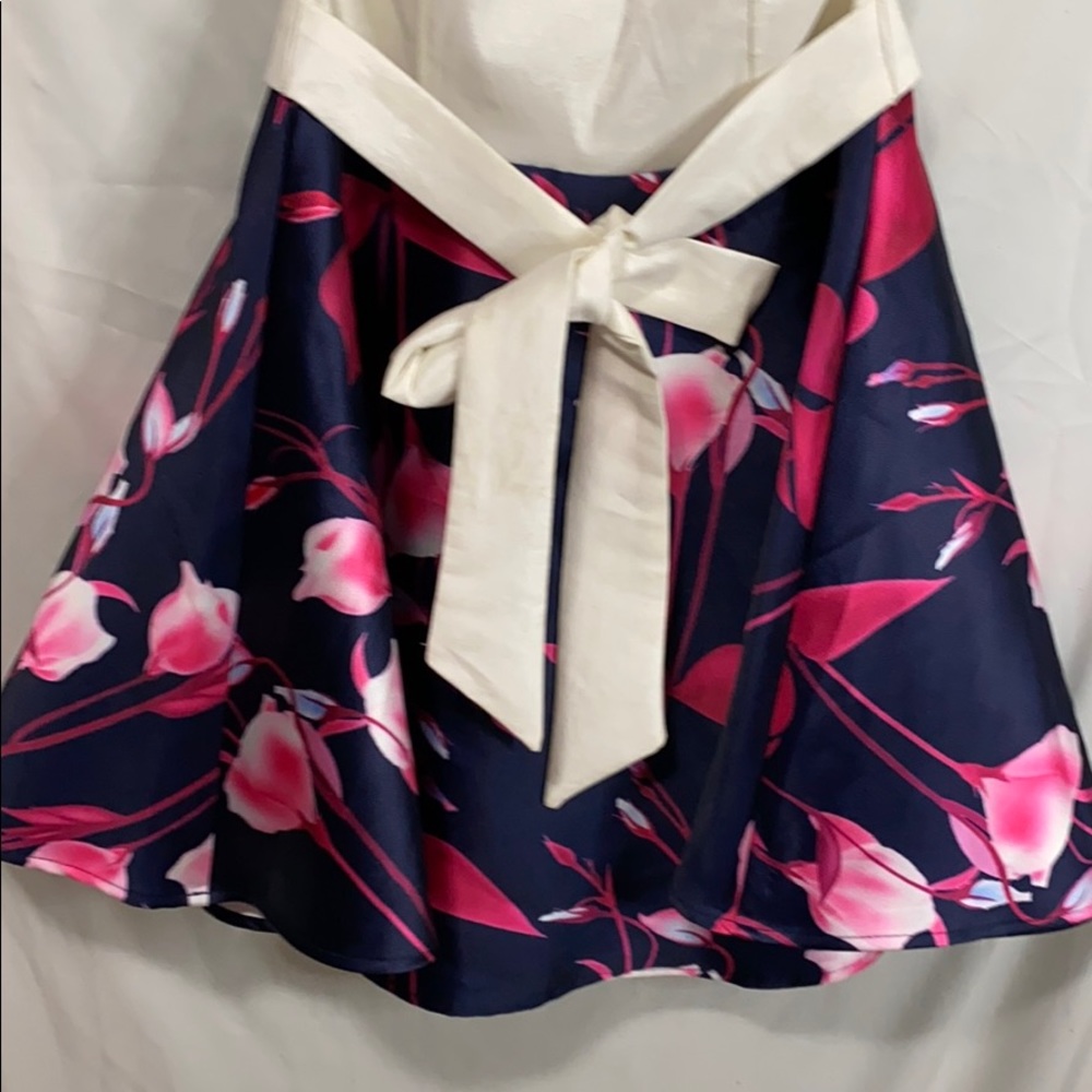 Dress - Picture 3 of 6